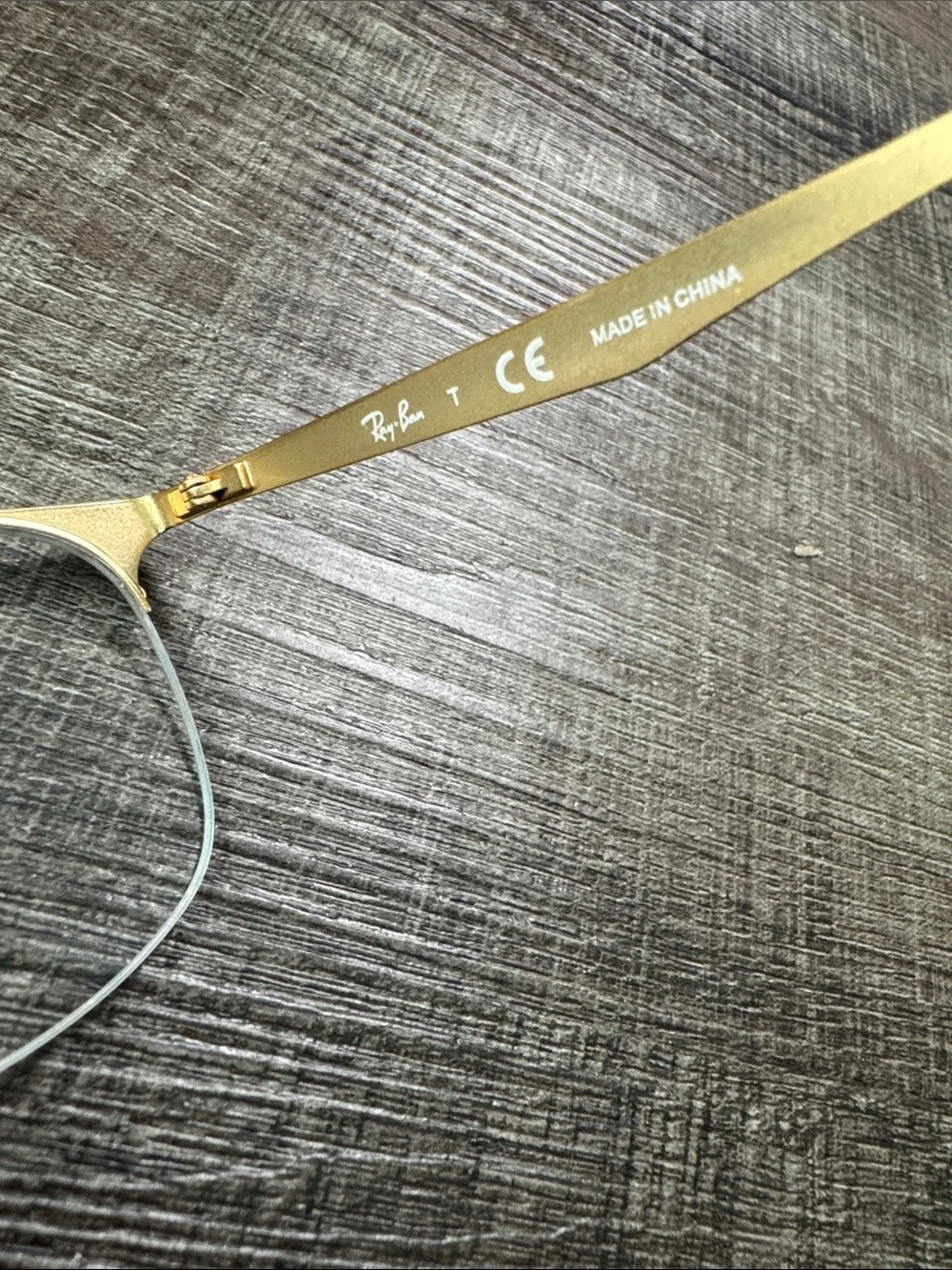 Ray-Ban stylish semi